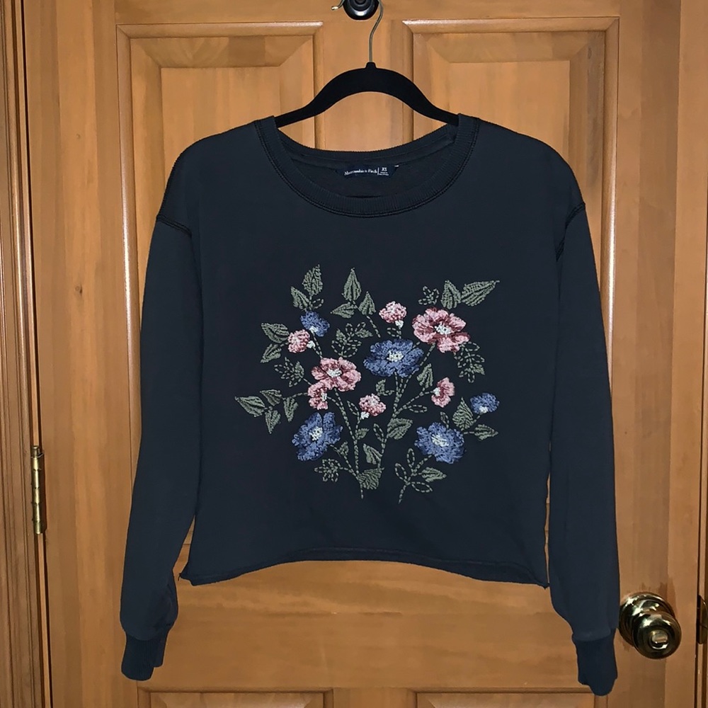 Abercrombie & Fitch oversized sweatshirt, embroidered front, dark green, size XS